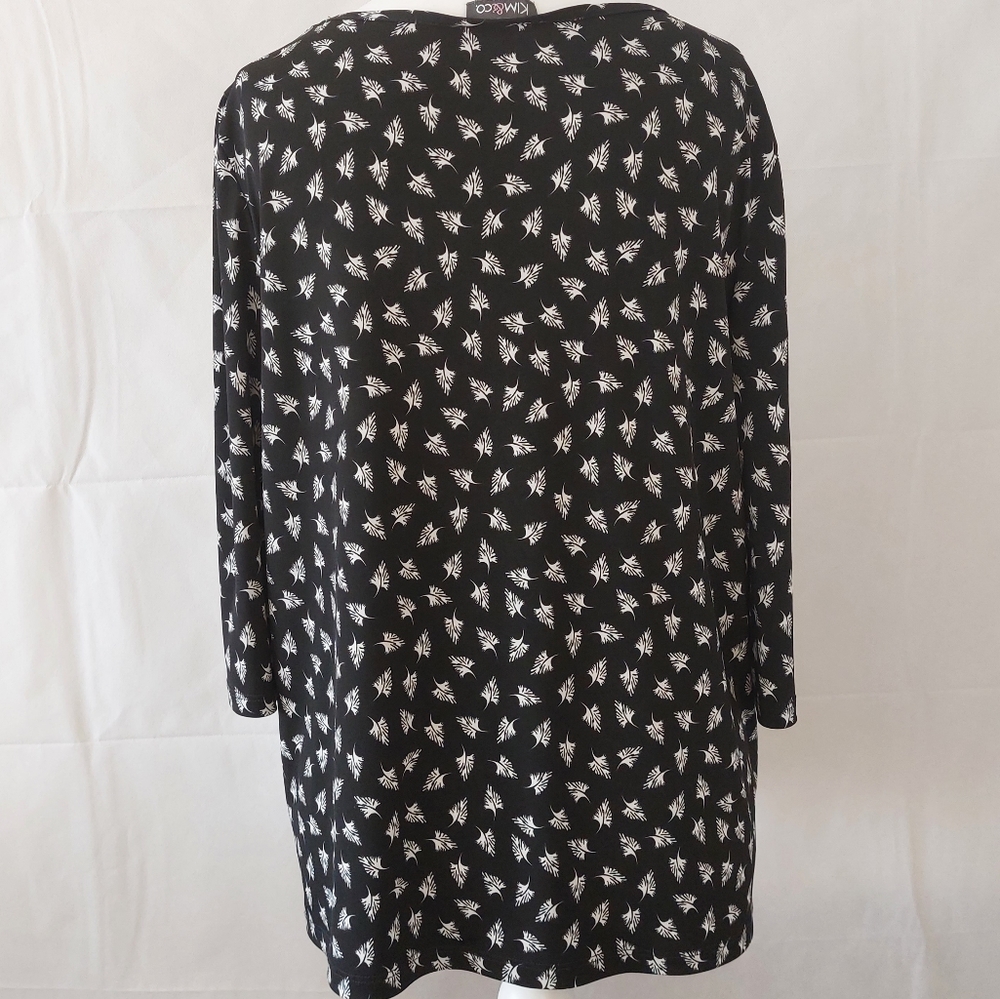 Kim&Co Leaf Print Black White 3/4 Sleeve Top Size XL Flowy Flattering - Picture 6 of 8